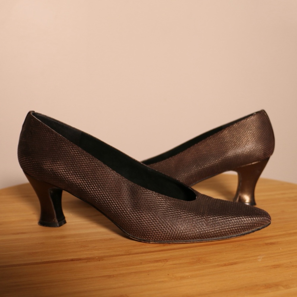 Vintage Stuart Weitzman heels pumps brown bronze estimated women’s size 9